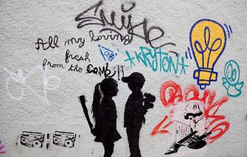 Quelles sont les couleurs dominantes chez l’artiste Banksy ?